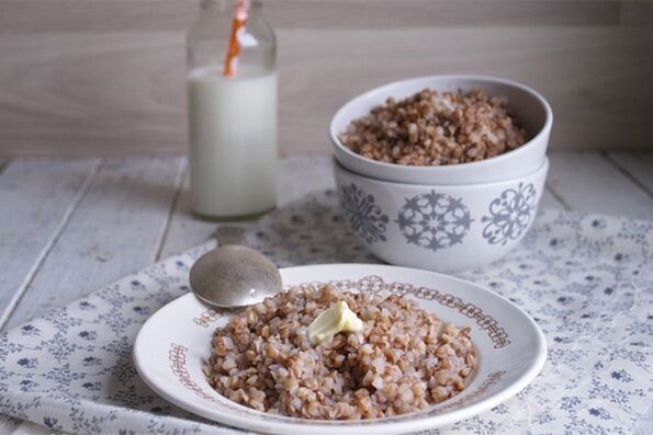 মাখন সঙ্গে buckwheat porridge